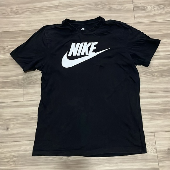 Nike Black Tee - Picture 5 of 5